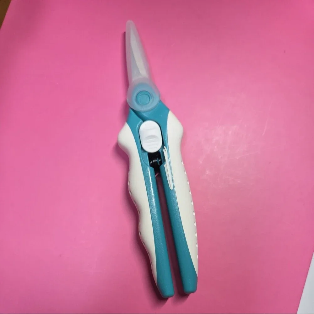 We R Comfort Craft Scissors-Spring Loaded Rubber Grips NEW - Picture 4 of 5